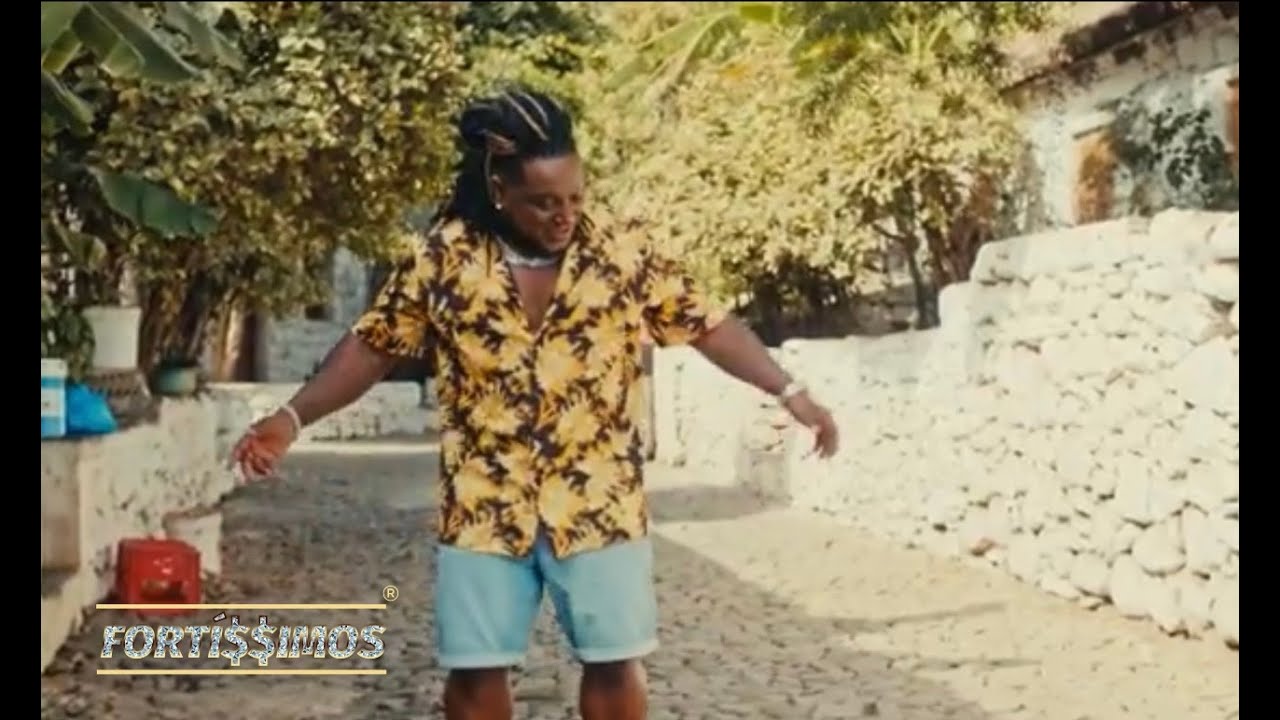 LAVVY   É POKU