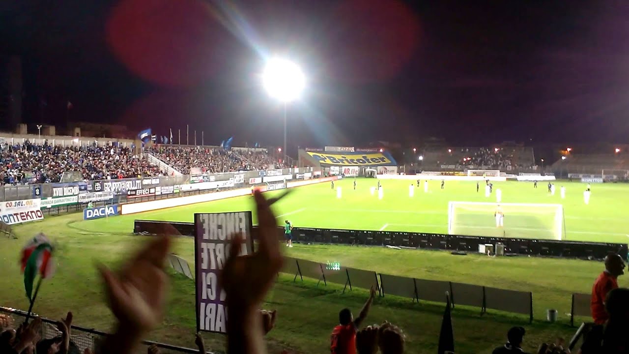 Latina-Spezia Ultras Curva Nord tributo al mister