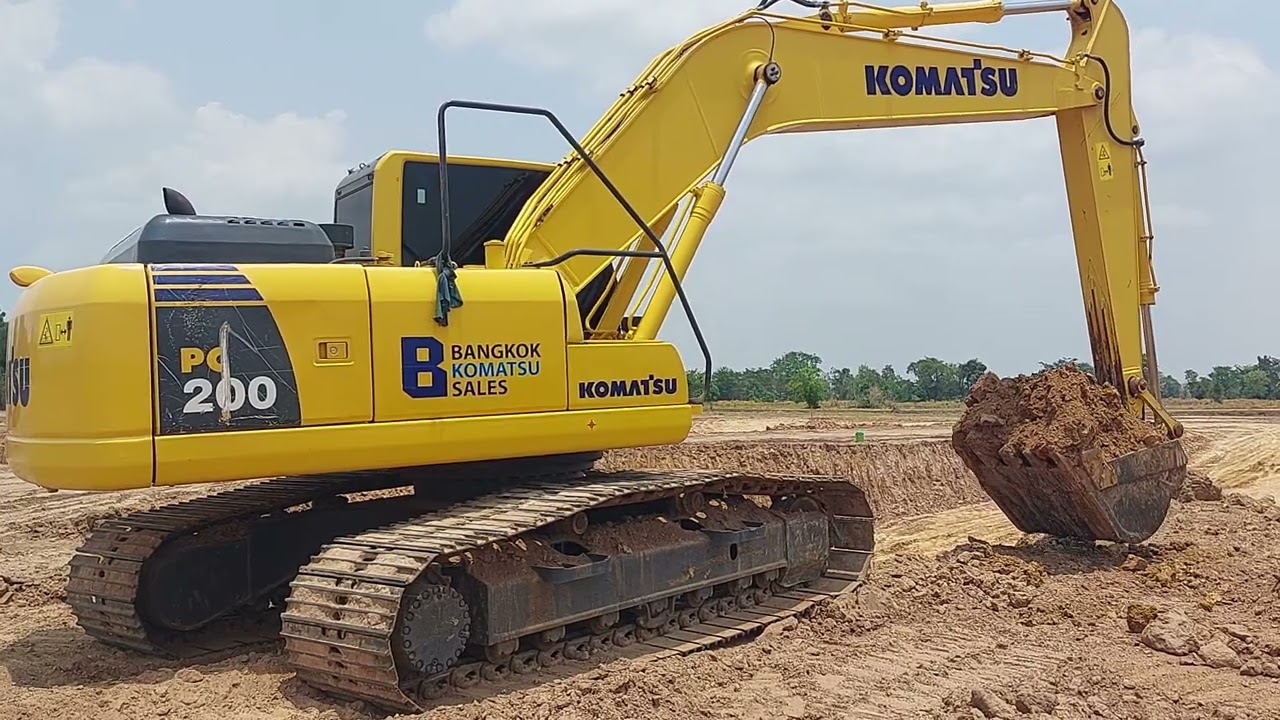 เอ็มซิโร่ ขุดลึกสุดบูม komatsu pc200-8mo ราชาบ่อดิน ร็อกกี้ตั้งรับ excavator and truck