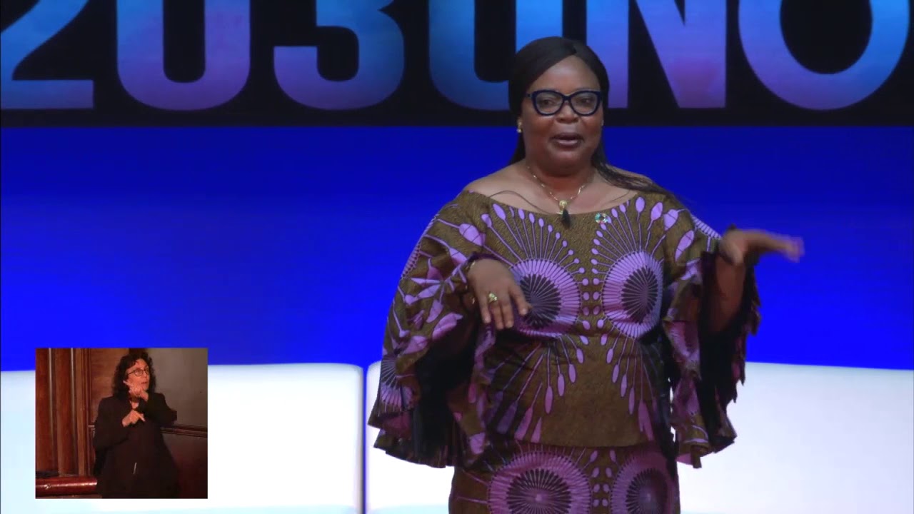 LEYMAH GBOWEE gives a powerful speech at Social Good Summit
