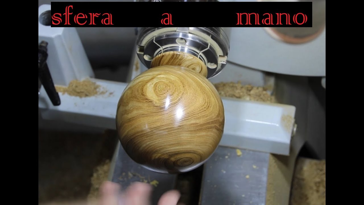 Tornitura di una sfera in legno a mano libera con tecnica semplice e veloce.