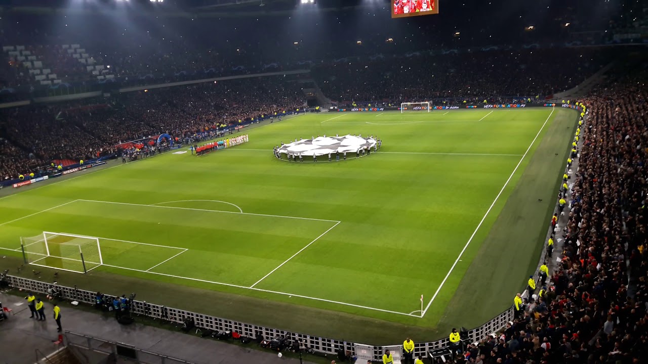 AFC Ajax - Real Madrid | Champions League Round of 16 | Opkomst spelers & Champions League Anthem