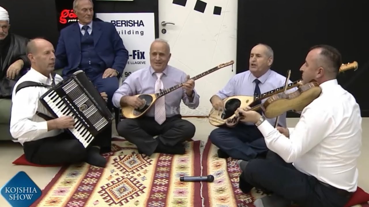 Vllezrit Qetaj e kallin atmosferen me kete kenge për Qakorrin!