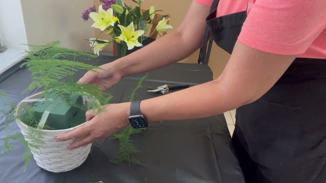 Quick Peek #1: basket with fresh flowers. Super easy and affordable.