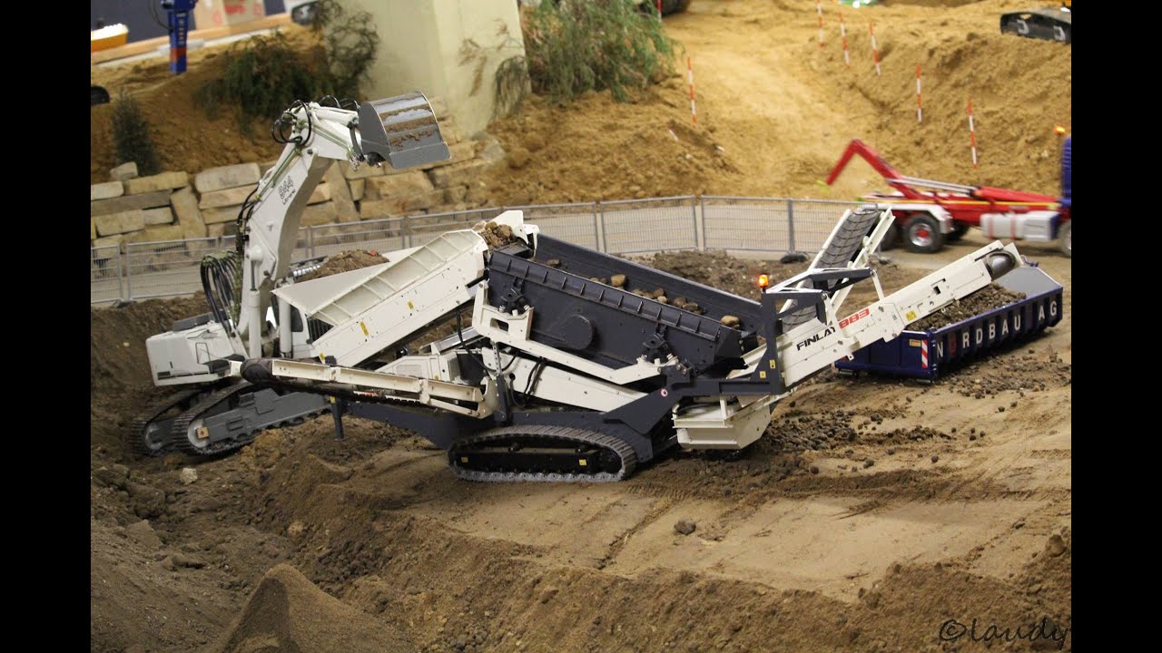 Terex Finlay 883 is brought to the job site