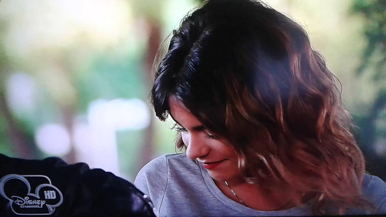Violetta:Diego tenta di baciare Vilu