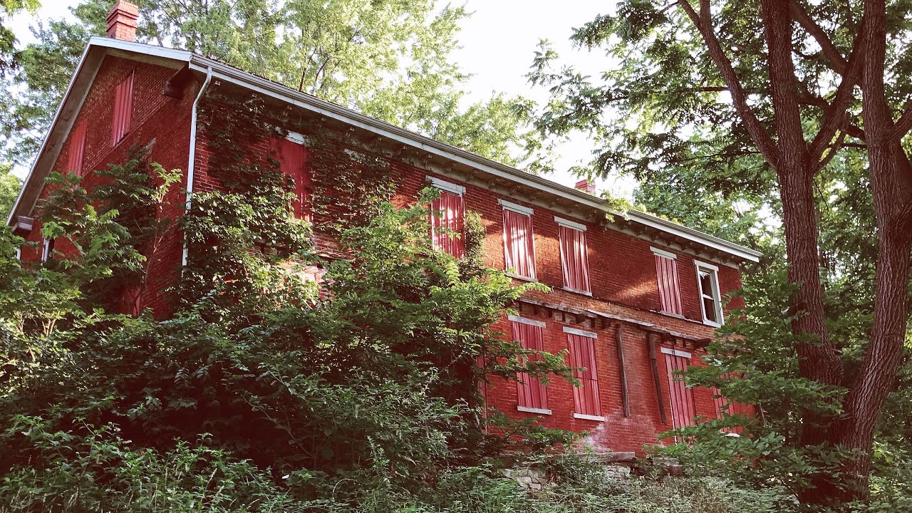 Packed Abandoned 1800’s MANSION w/ Strange Room in the Basement