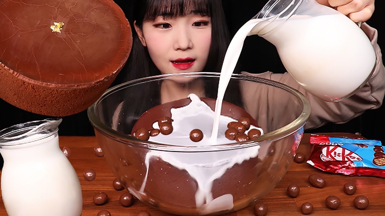 ASMR 역대급😳🍫우유에 말아먹는 1kg 초코수플레케이크 디저트 먹방 MILK & CHOCO SOUFFLE CAKE, CHOCOLATE BALLS MUKBANG DESSERT