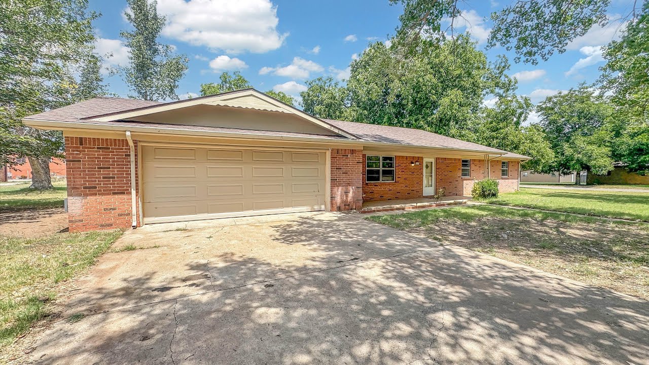 117 E 4th Street Erick, OK 73645