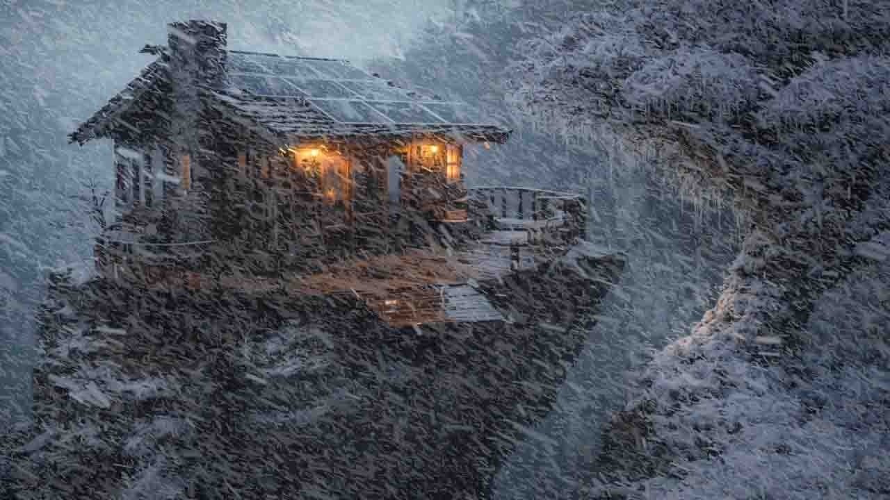 Sleeping in the heart of an Arctic storm. Majestic blizzard sounds: white noise, meteor shower.