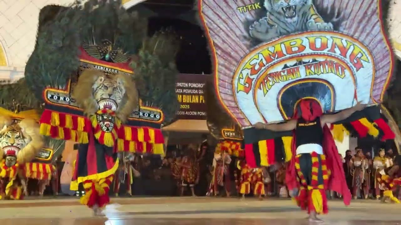 Merinding Lurr‼️Pagelaran Seni Reog Ponorogo Saat Bulwn Purnama di Panggung utama Alun-Alun 