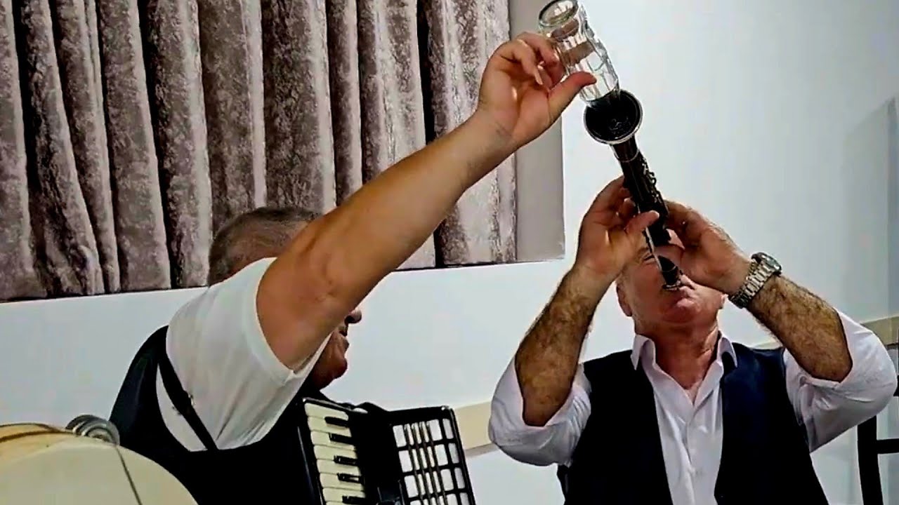 Hilli Gemi feston Ditlindjen me shoqerin e tij Urime Traditat Tona 2025