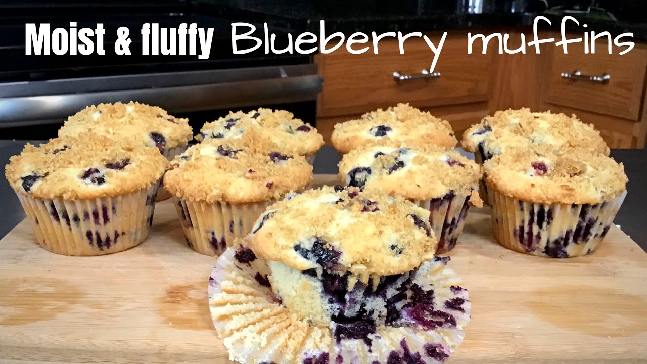 How to make MOIST & FLUFFY MUFFINS | BLUEBERRY muffins with CRUMB TOPPING | Muffins from SCRATCH