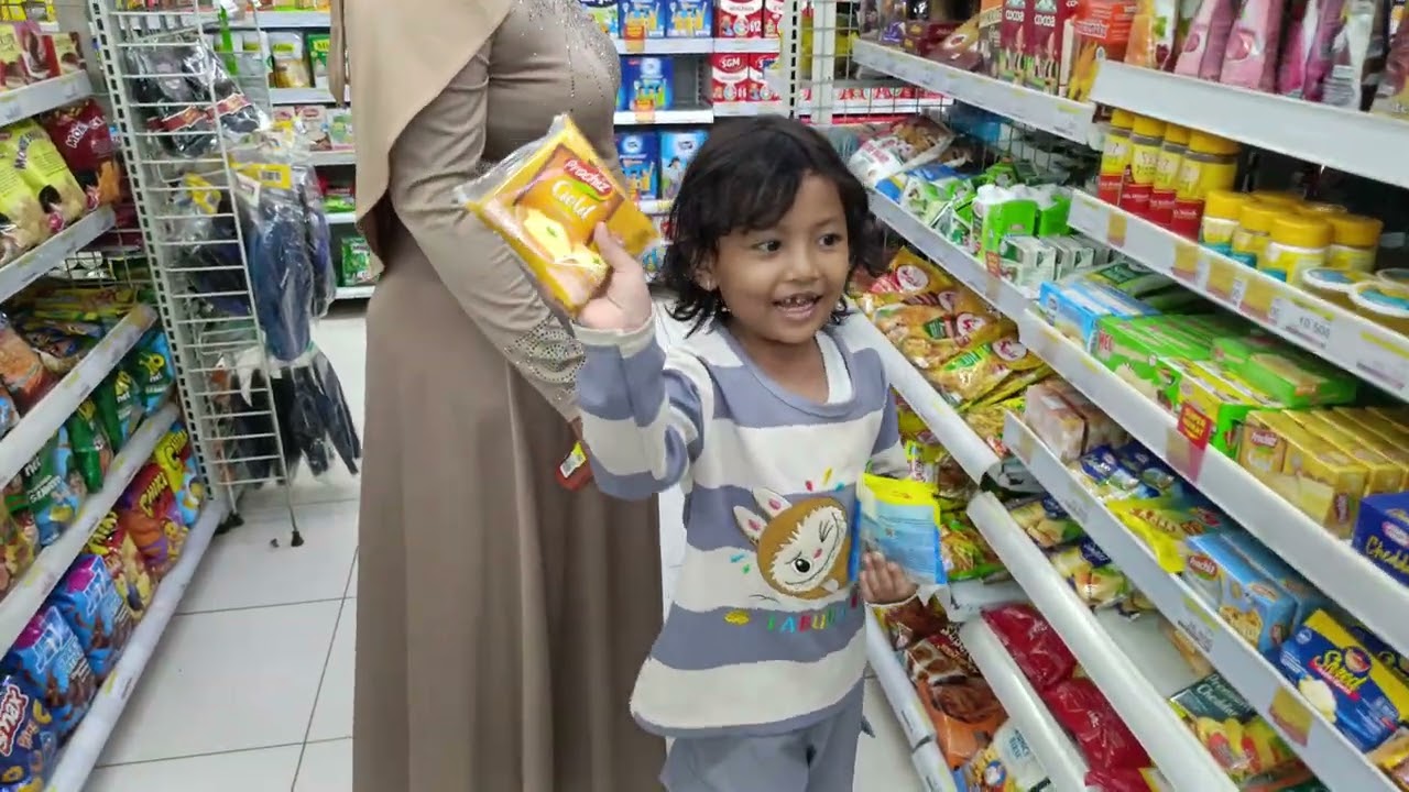 Arsyla dan kak shavira belanja lagi suka shoping