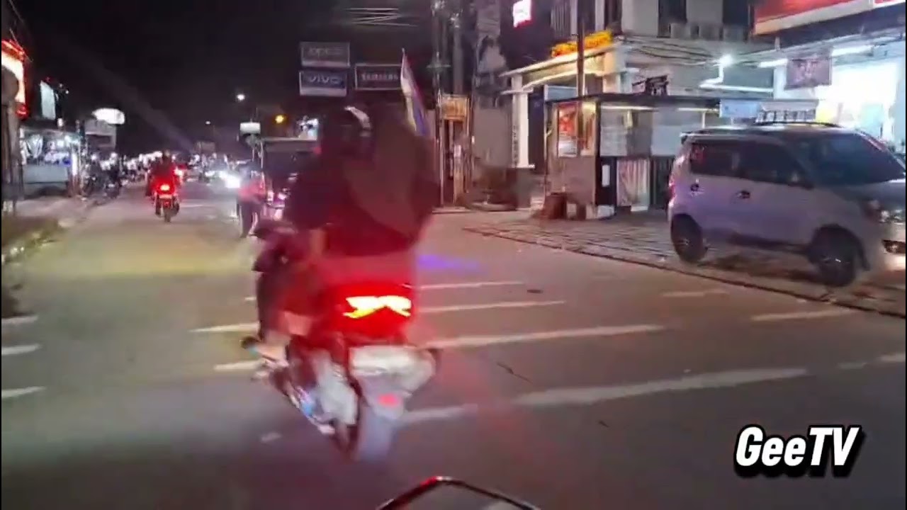 Jalan-jalan malam cari jajanan