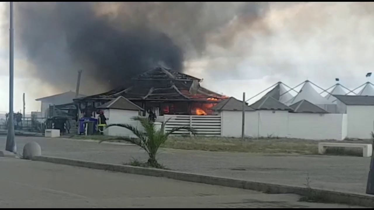 Incendio stabilimento balneare Sellia Marina