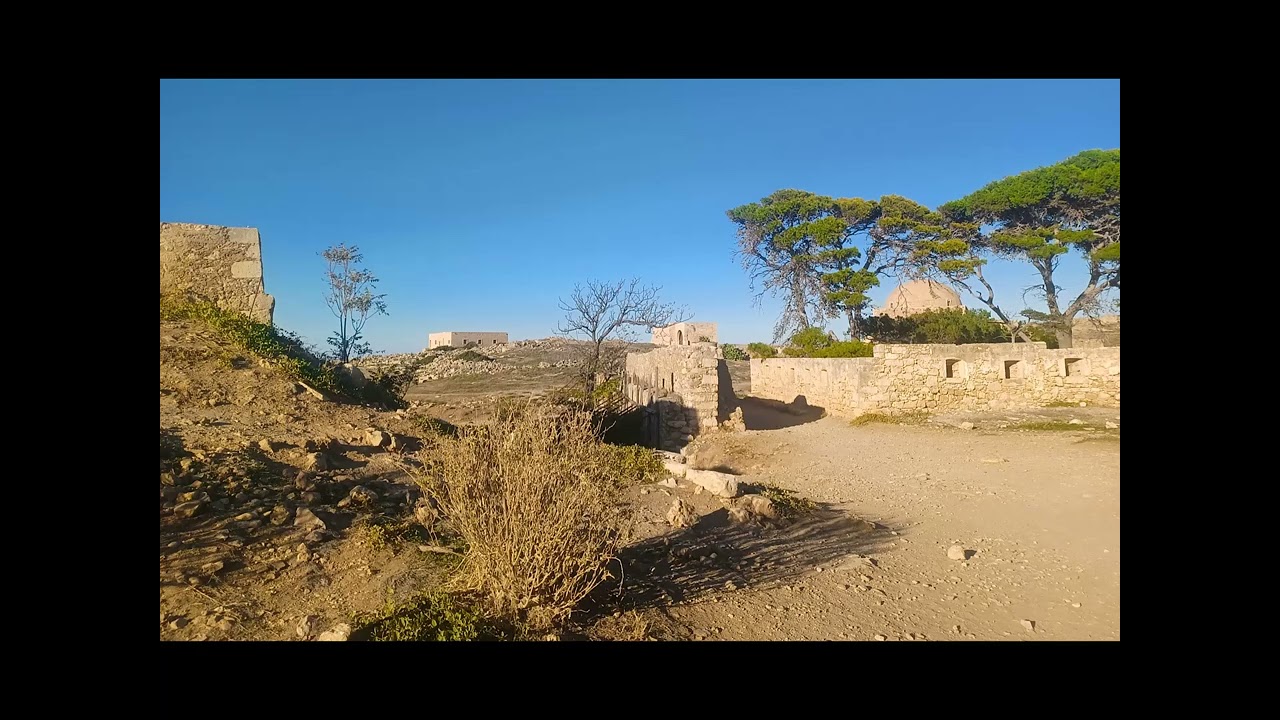 entering the fortress of Chania. La Canea, entrando nella fortezza. 30 ottobre 2025. in Grecia 54