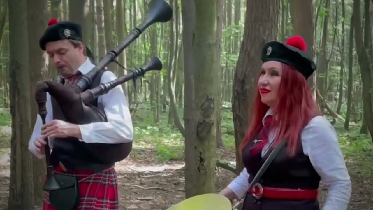 Волынщик и барабанщица на Дне Рождения