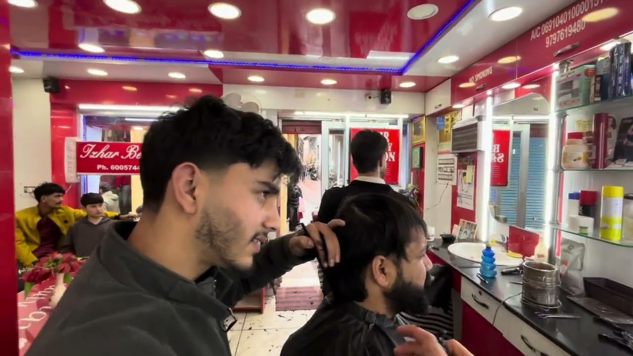 Heavy Eid Ul Rush at Izhar Beauty Saloon Kishtwar. Watch video 