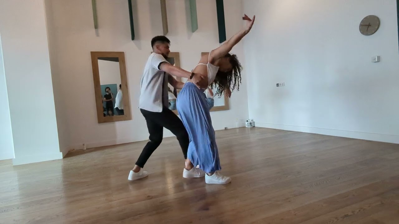 Iago and Vanessa dances the Lambada in Paris