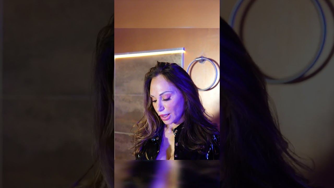 Slowmotion Elegance &mdash; Vinyl Catsuit & Louboutin Heels 💎 Full Video ⬆️