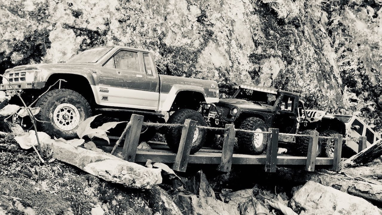 [Axial SCX10 III~SCX10 II~Custom~HPI Venture~Vaterra Ascender] Rock trail adventure