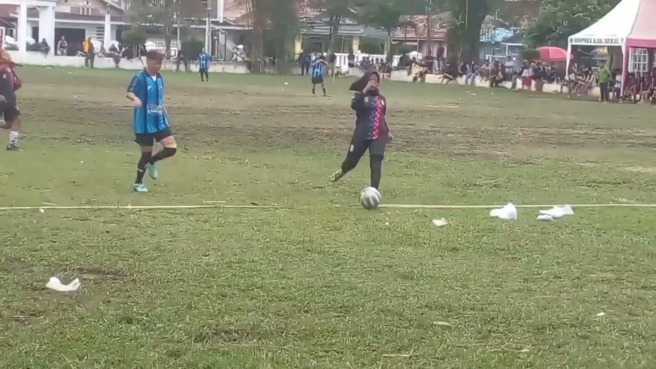 Sepak bola wanita UMKM TELUK BAYUR VS SMP 1 TELUK BAYUR (0-2)