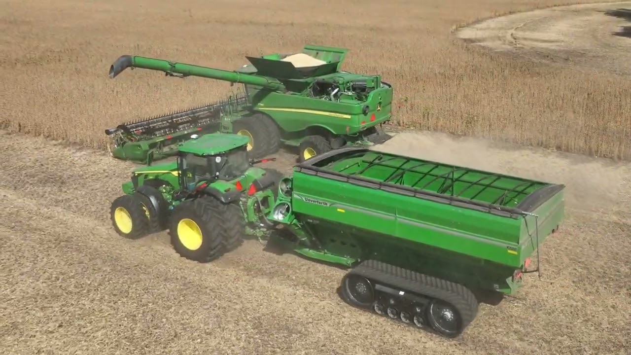 CANADIAN FARMER - CASH CROPPING - 200 acres of soybeans harvested by a John Deere S780 combine.