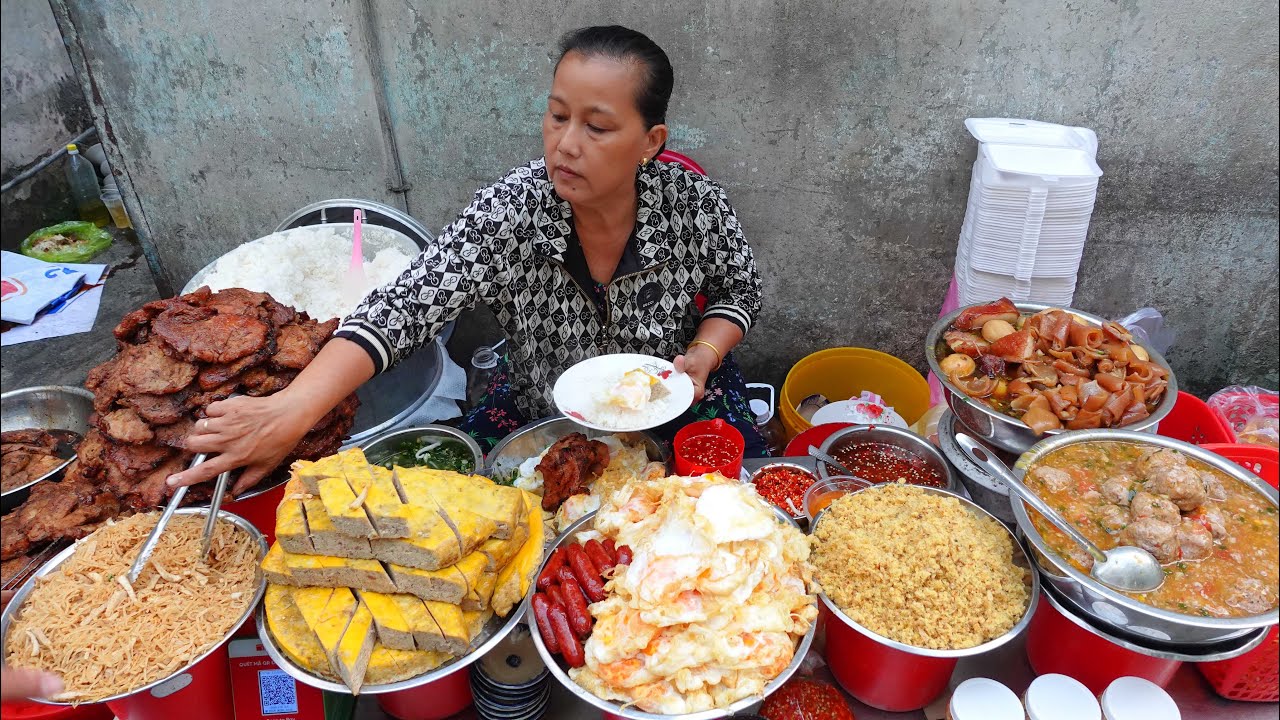 Bà Trùm Cơm Tấm Sườn Bì Chả Dầu Hành Tóp Mỡ Sài Gòn Trong Hẻm Cứ Dọn Hàng Là Khách Nườm Nượp