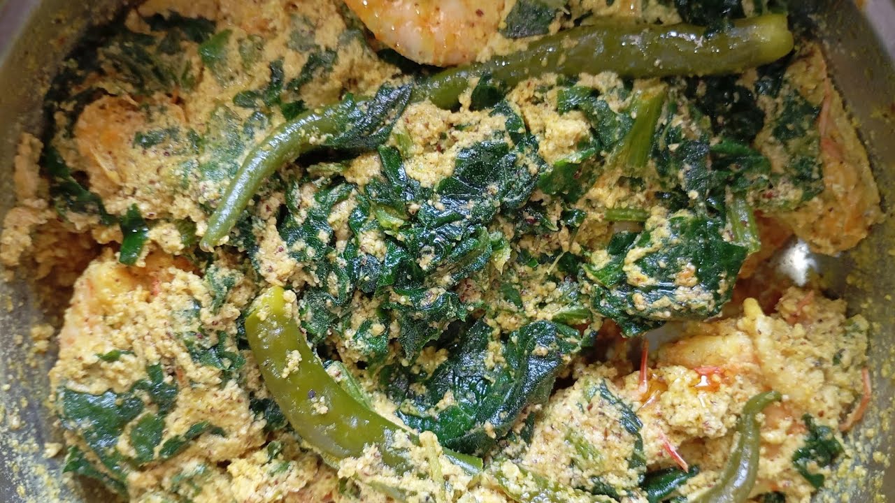 কুমড়ো পাতা দিয়ে চিংড়ি ভাপা একবার বাড়িতে বানিয়ে দেখো তোমরা কেমন লাগে গরম ভাতে খেতে 😋😋।#prawn