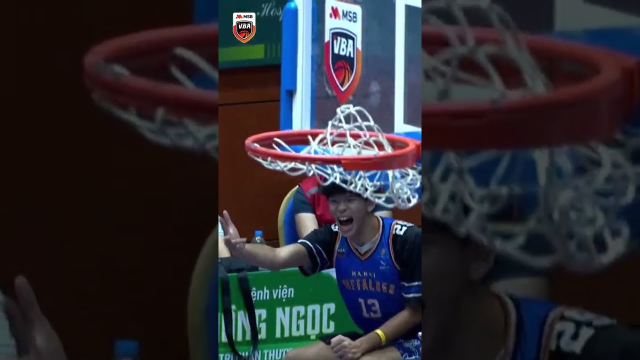 Xạ thủ Bracey Daquan buzzer beater 