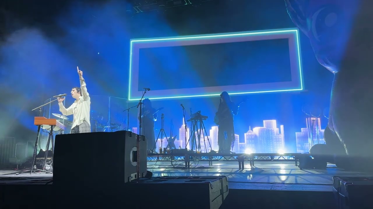 Porter Robinson - Trying to Feel Alive (LIVE IN CHICAGO)