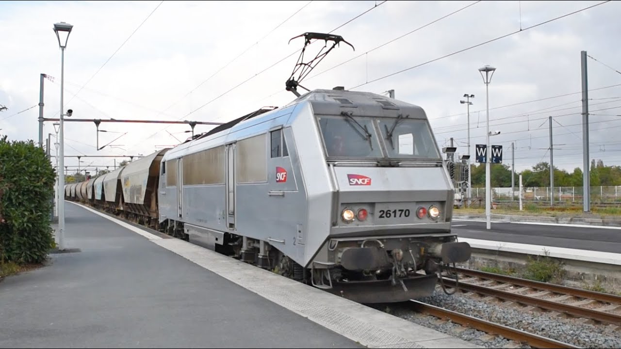Les trains TGV, TER, trains de fret SNCF/régiorail, HLP BB26000  en gare de La Rochelle