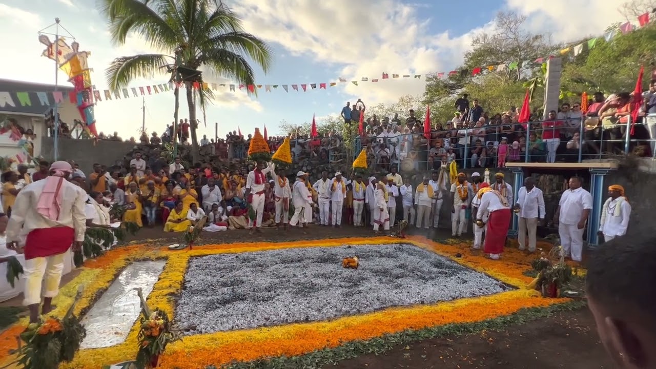 Marche sur le feu Temple Velou Virassamy 2022