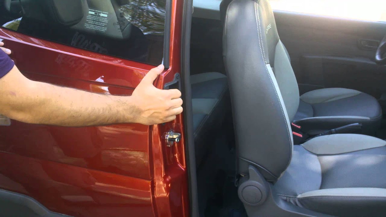 Como funciona a terceira porta da Fiat Strada 2014
