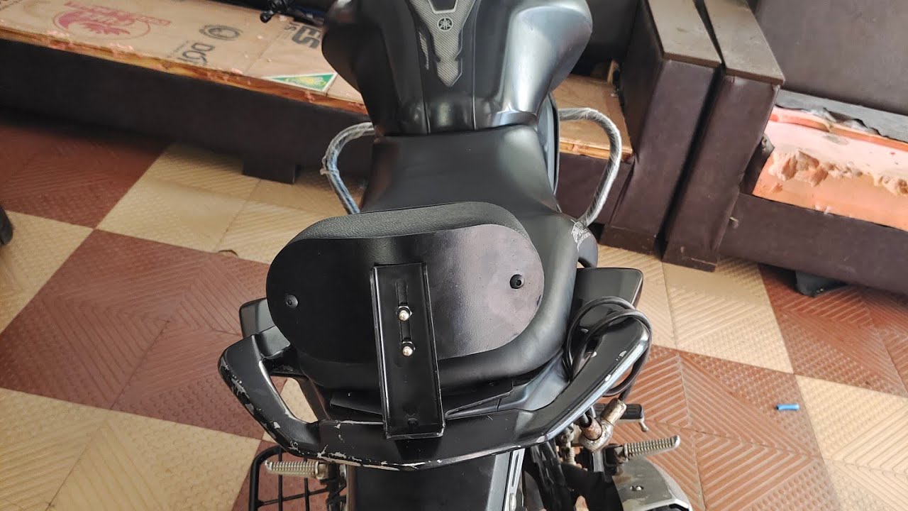 Yamaha Fzs v 3.0 BS 4 Back rest modification in pune Detail video Owner ReviewsTouring modification