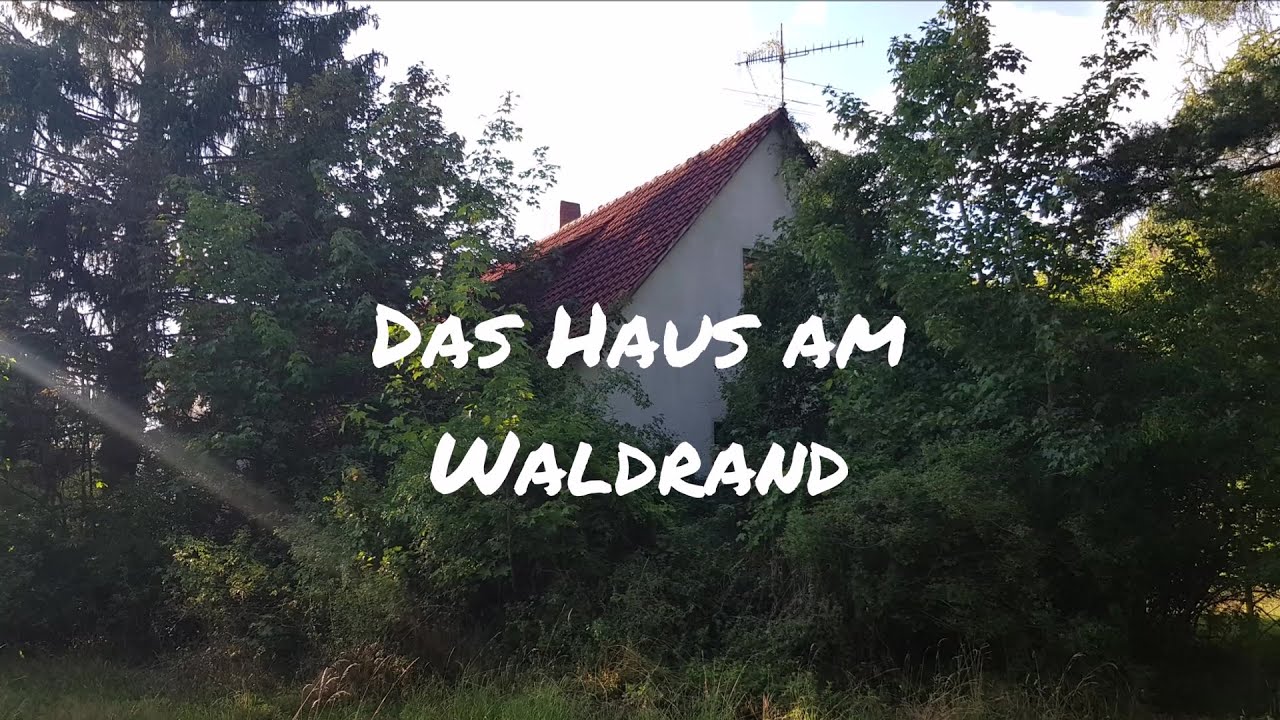 Verlassenes Haus am Waldrand
