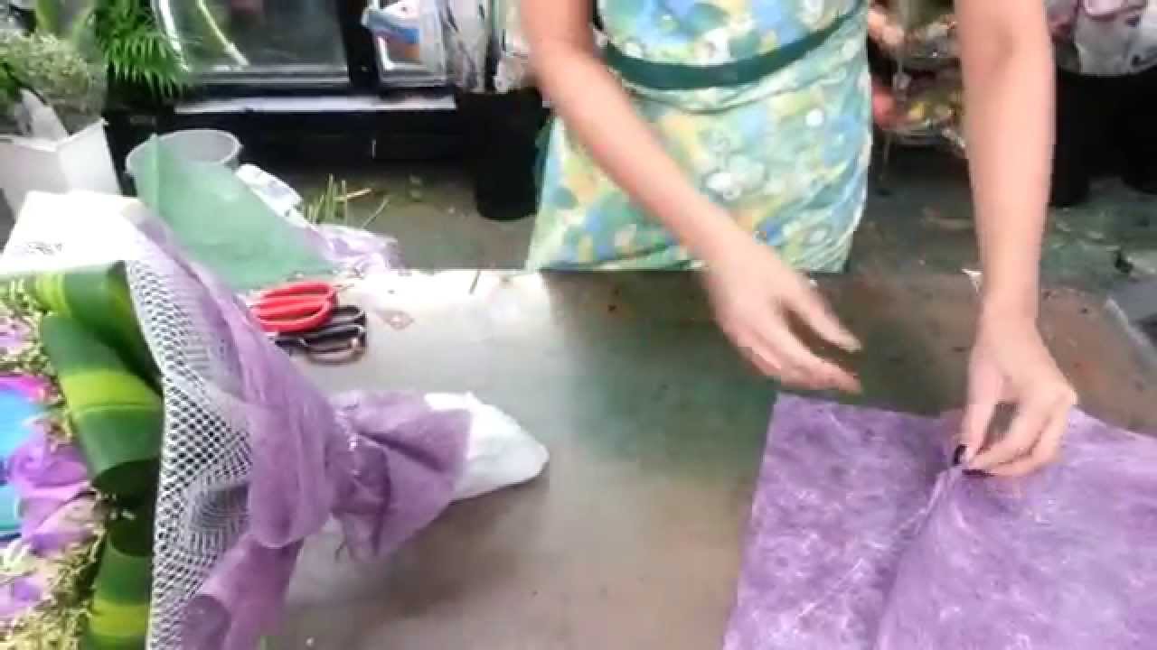 Buy Flowers in Singapore | Making Rainbow Roses Hand Bouquet