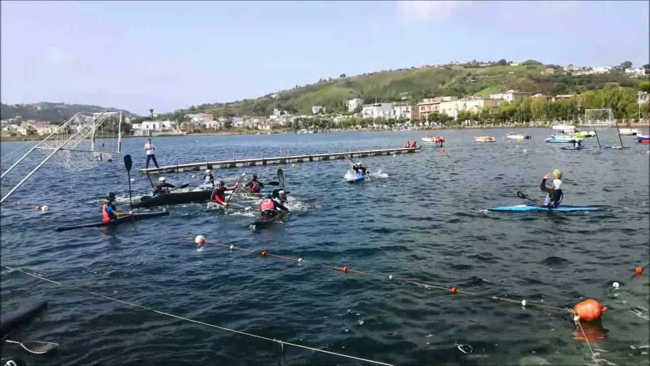 Bacoli. Canoa Polo club Napoli.Play off under 21 lago Miseno.