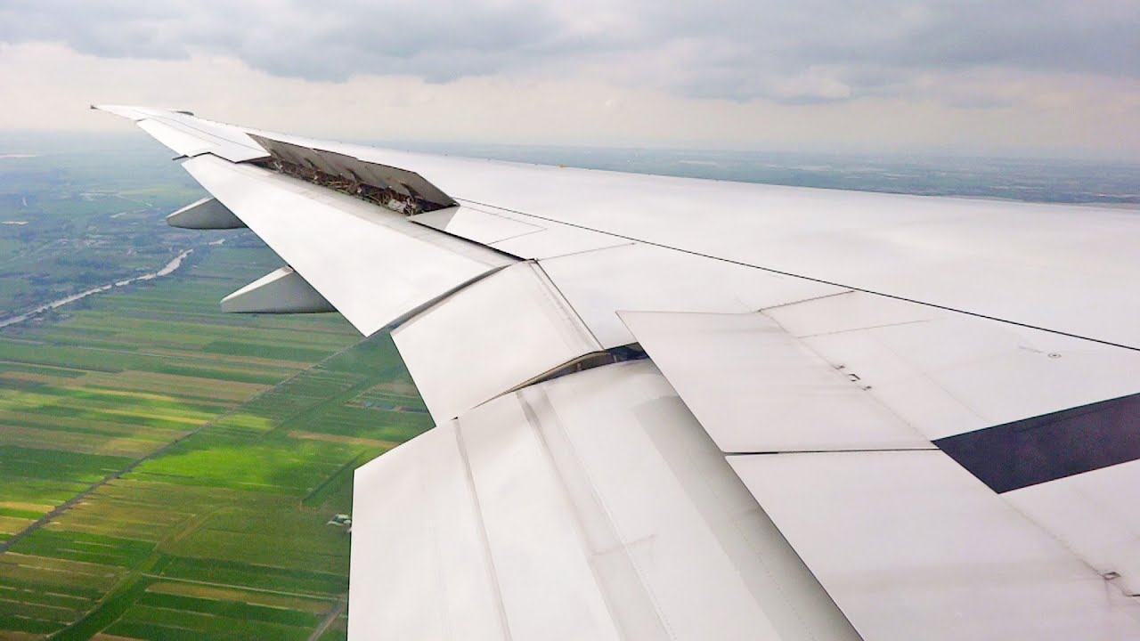 Garuda Indonesia Boeing 777-300ER PK-GIE Amsterdam Schiphol Landing