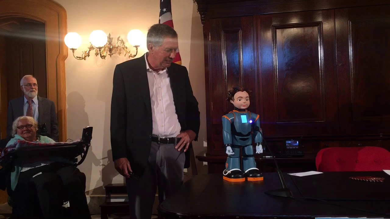 Gov. John Kasich talks to Milo