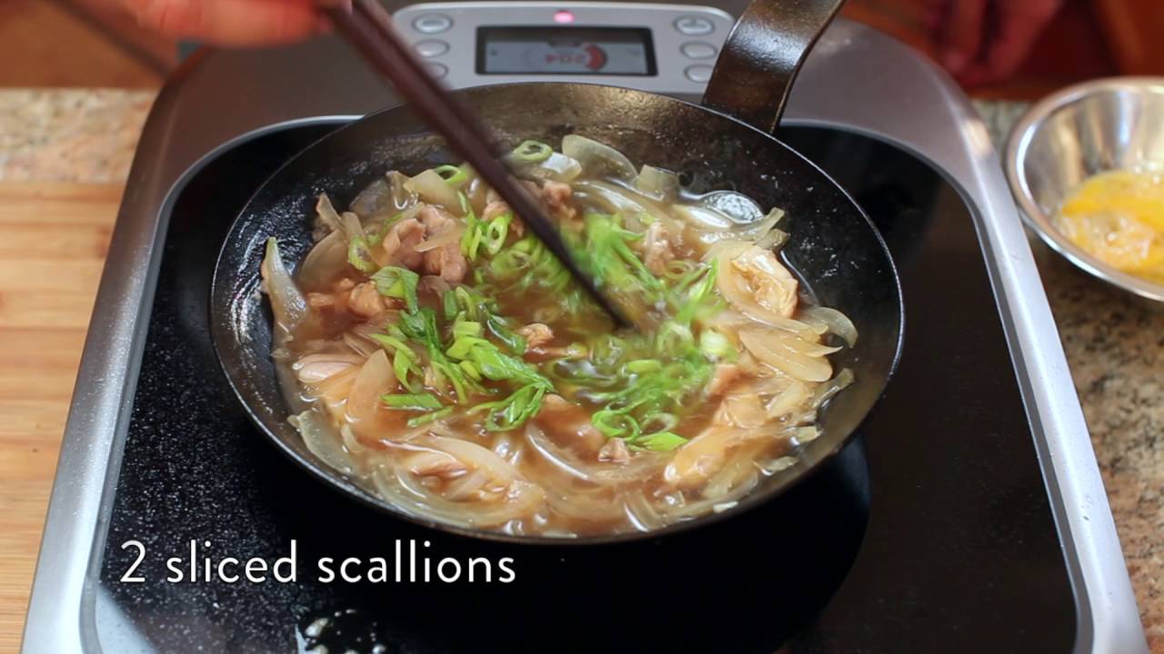 How to Make Oyakodon (Japanese Chicken and Egg Rice Bowl)