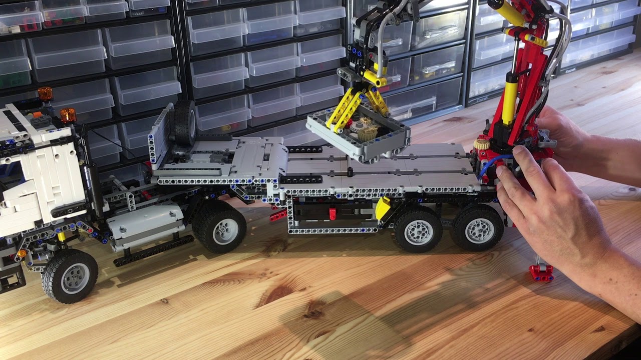 Lego Technic Mercedes-Benz Arocs 3245, 42043 B-model: Functions