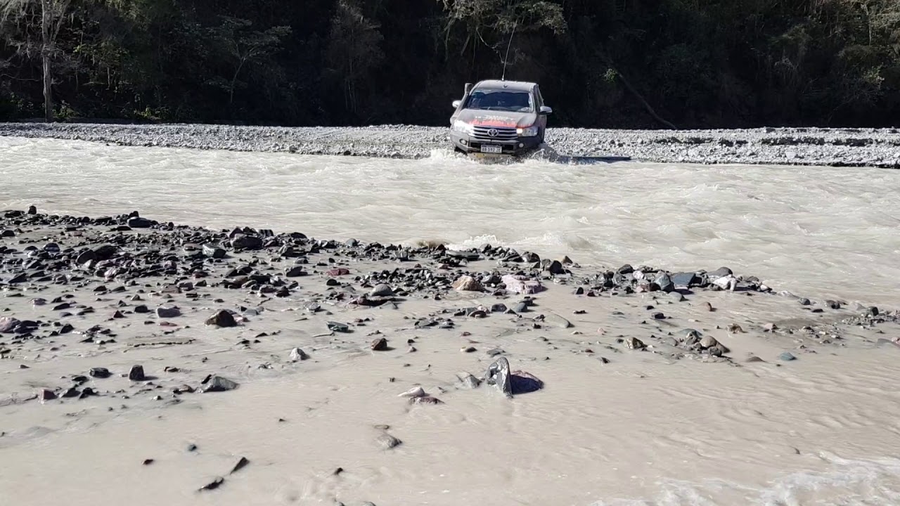 Cruce del Río Iruyá -  Ram y Toyota