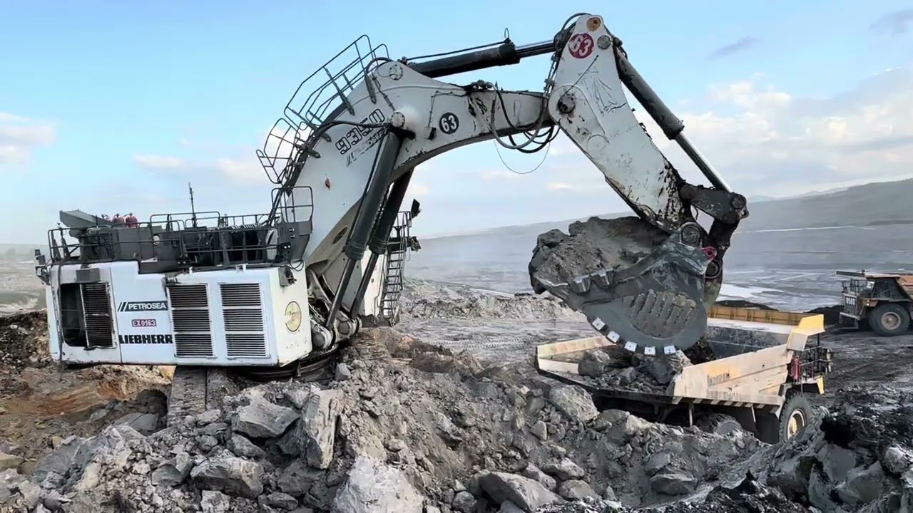 BIG DIGER IN ACTION LIEBHERR R9350 EXCAVATOR ~ MININGSTORY