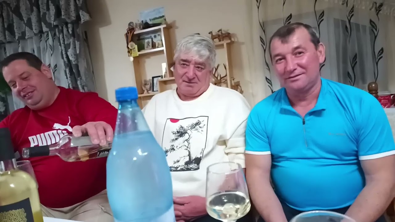 De revelion Cocolino vede in casa un cantar si face o gluma buna pe seama asta lui😉👍😘
