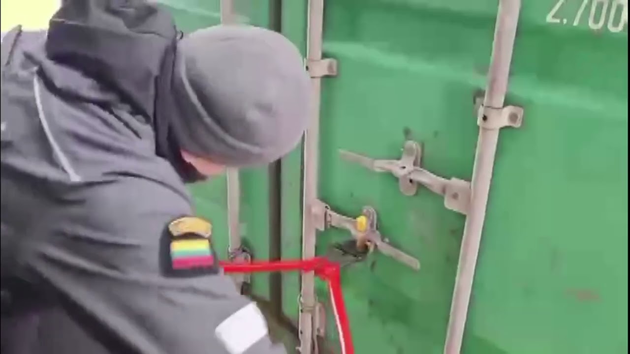 Demaskuota iš Tailando atkeliavusi didžiulė cigarečių kontrabanda.