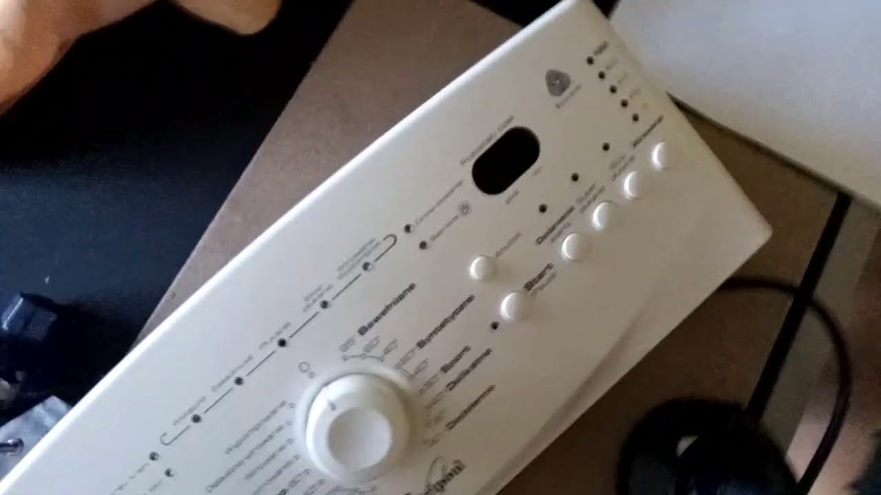Podłączenie elektronicznego modułu programatora z pralki 