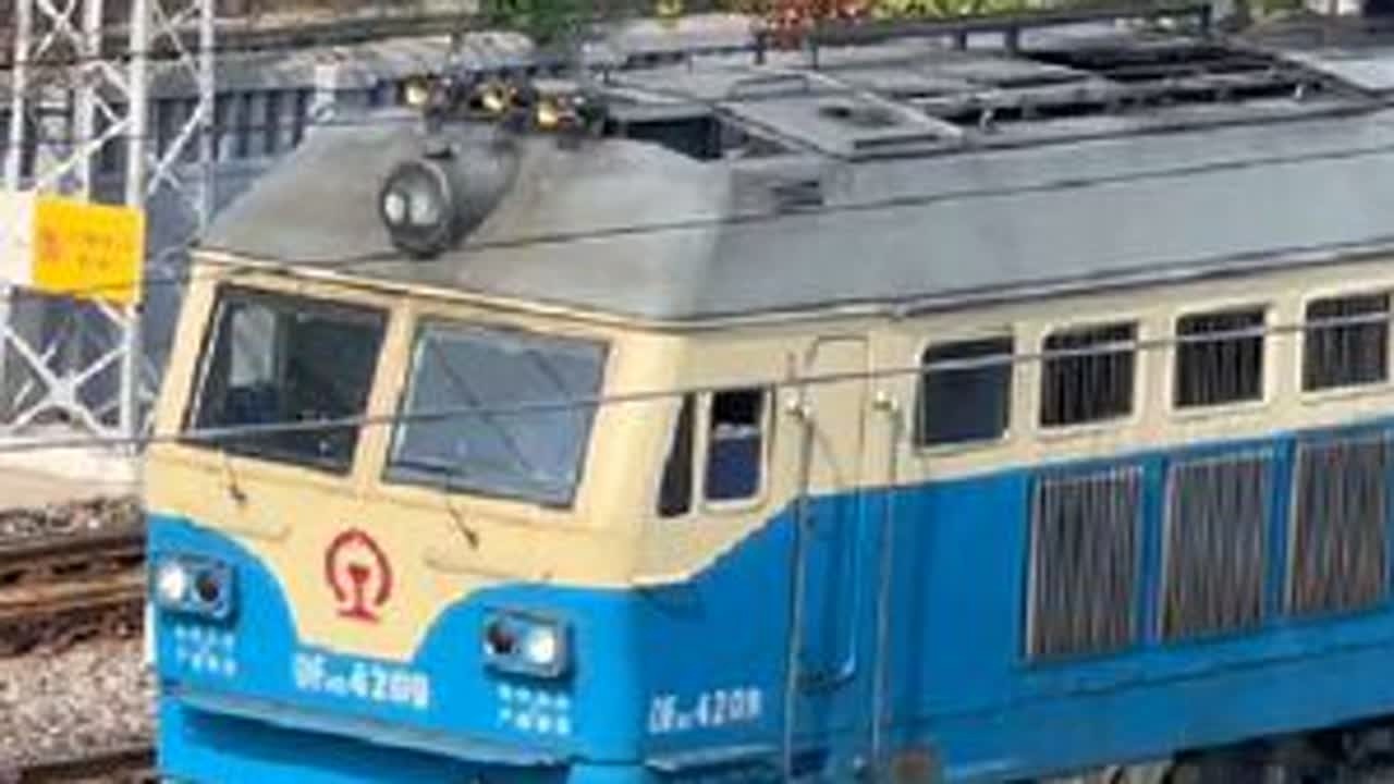 京局怀段DF4D 4209牵引0Z84次（Z83次列车车底）进北京站#火车迷 #拍火车 #内燃机车 #每一帧都是热爱 #铁路摄影