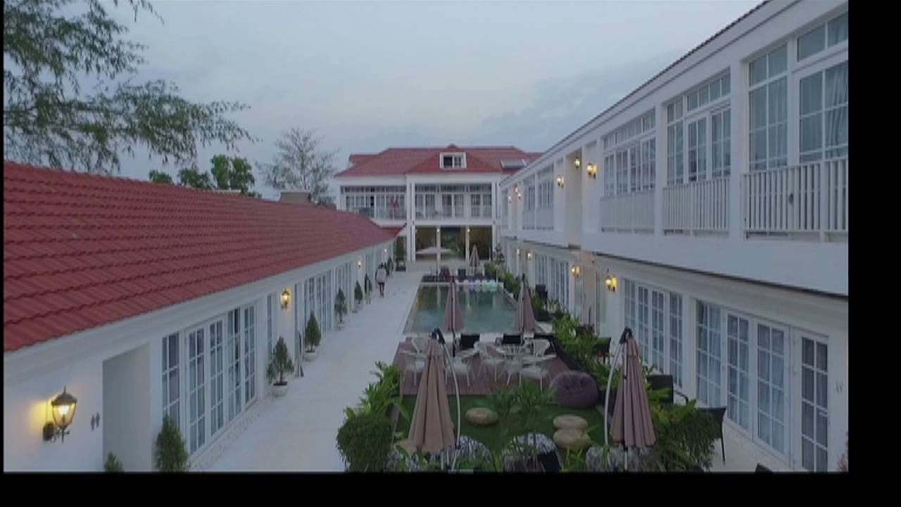 White Boutique Hotel